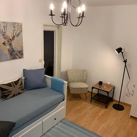 Haus Am Stadtrand Mit Super Verbindung In *