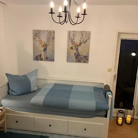 Haus Am Stadtrand Mit Super Verbindung In Prázdninový dům *