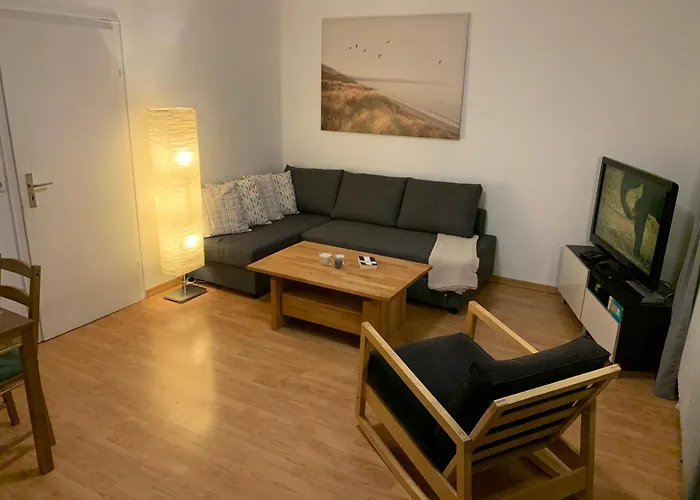 Haus Am Stadtrand Mit Super Verbindung In בית נופש קאסל