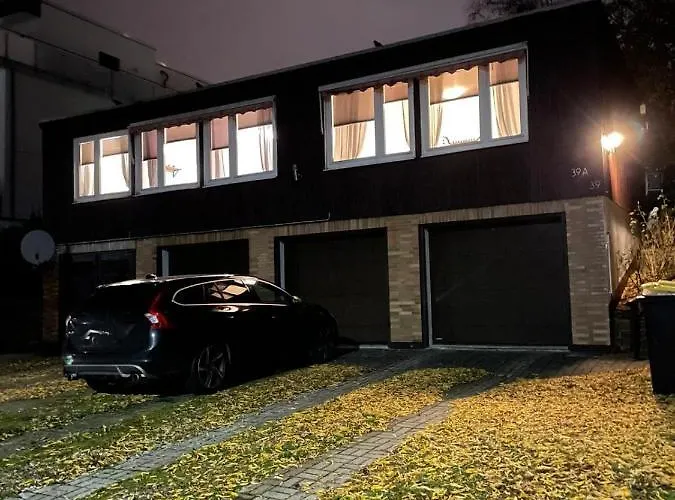 Haus Am Stadtrand Mit Super Verbindung In בית נופש קאסל